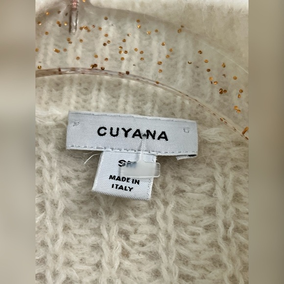 Cuyana Alpaca Wool Balloon Sleeve
Sweater in Cream $248 - Picture 4 of 6